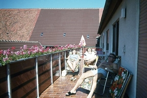 Tiny, Lidia en ik, op het balkon in de zon