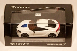 IMG_1115_Minichamps_1op43_2007-Toyota-FT-HS-concept_wit-blauw_Fut