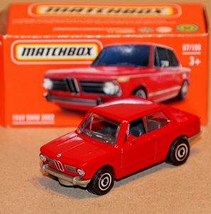 IMG_1351_Matchbox_1969_BMW-2002_red_Light-Grey-Thai-plas-base_gre