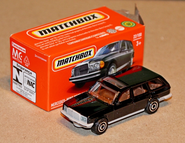 IMG_1356_Matchbox_1980_Mercedes-Benz-W123-Wagon_zwart_Lighht-grey