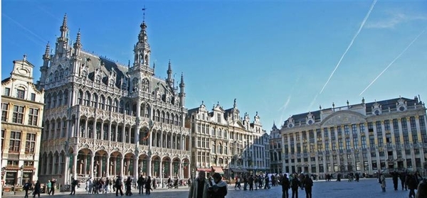 België Brussel 17 (De beroemde Grote Markt) (Large) (Medium)
