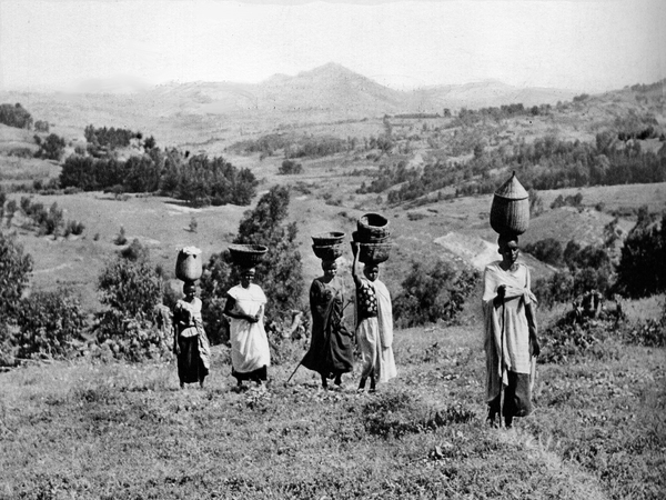 RWANDA 1957: landelijk zicht nabij Butare