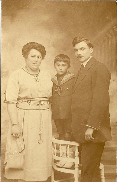 Grootmoeder, pa, grootvader 1919