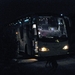 Nachtbus; let op de bewaking op de voorgrond