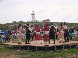 Een optreden met dans in traditionele Cypriotische kledij...