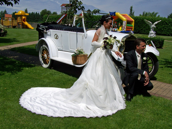 www.bruidswagens-haspengouw.be