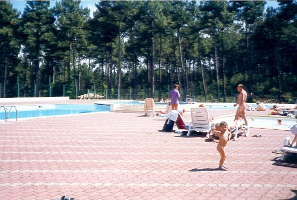 zonneterras bij zwembad