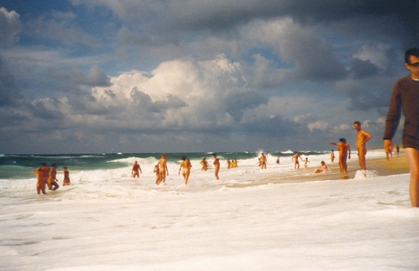 pootje baden in de branding