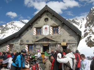 20090410 833 Tz Mont Fort hut