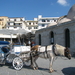 De paardenkoetsen voor een rondrit door de oude stad