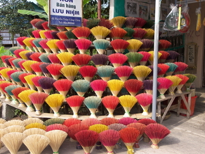 Vietnam : Wierrookstokjes in alle kleuren