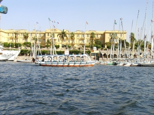 Felucca's, motorboats in front of famous 