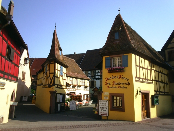 Eguisheim - kleurige huizen