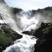 Stop bij de watervallen van Kjosfossen
