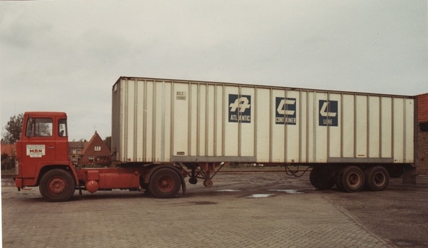 68. Scania 29 met ACL container