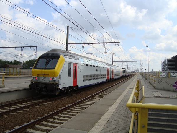 Trein komende van Brecht  vertrek naar Antwerpen Centraal