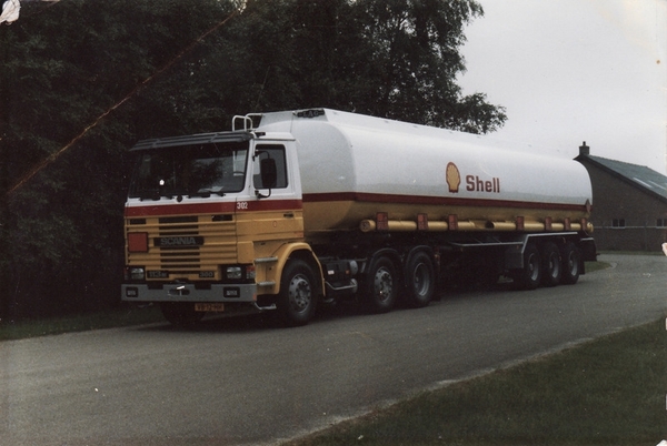 302 Scania 113 met LAG benzine oplegger