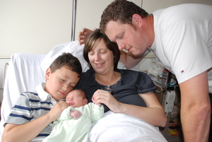 het prachtige nieuwe gezinnetje Pieter, Kristel,Liam en Emma