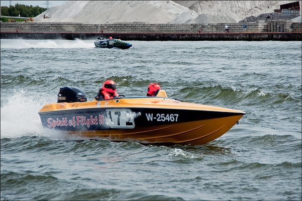 raceboot02