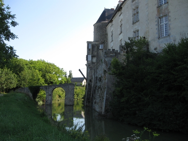 IMG_5865 Het kasteel heeft ook een ophaalbrug, ...
