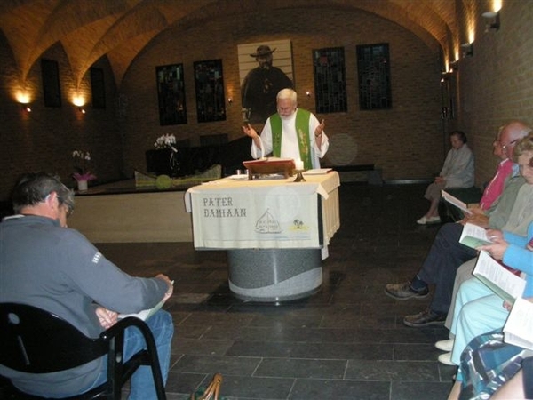 Leuven Eucharistie aan het graf van pater Damiaan