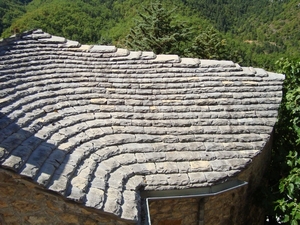 Een nieuw stenen dak