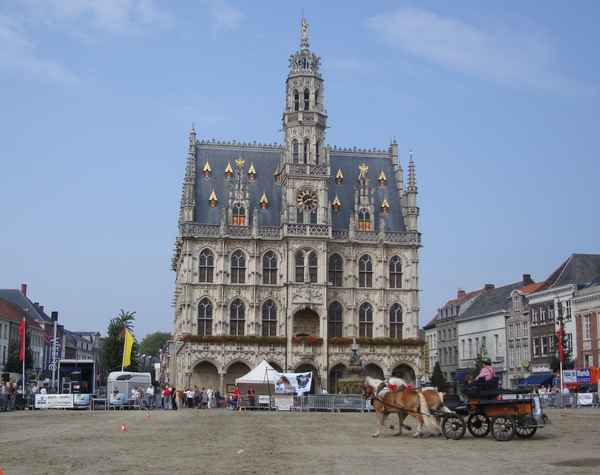 Het prachtige stadhuis van Oudenaarde...